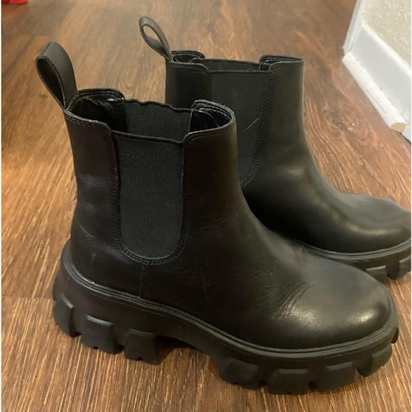 Gianni Bini Chunky Boots! Great for fall! - Picture 2 of 9